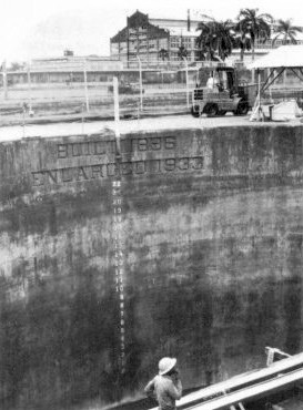 drydock.jpg (34201 bytes)