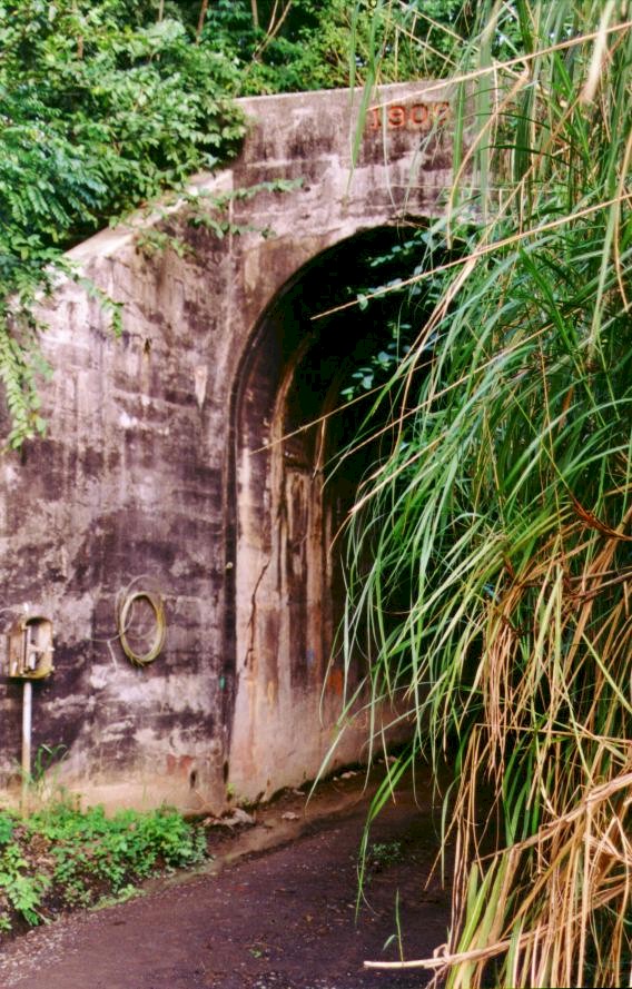 PRR Tunnelxx.jpg (191935 bytes)