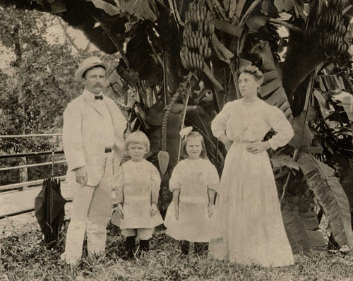 menkensfamily.jpg (63487 bytes)