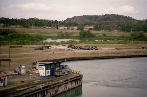 BullWheelHalves.jpg (51406 bytes)