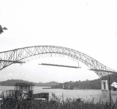 bridge.jpg (25295 bytes)