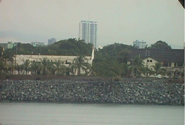 barracks.jpg (51139 bytes)