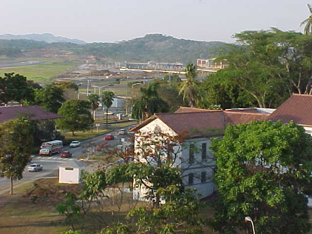 shopping.jpg (45716 bytes)