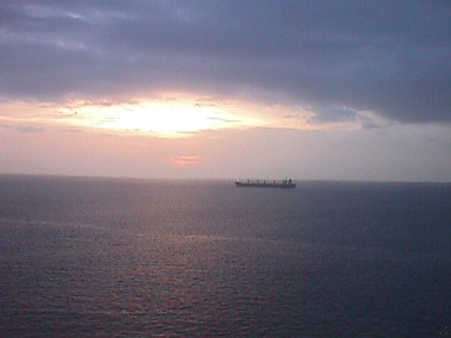 pacsunrise2.jpg (42358 bytes)